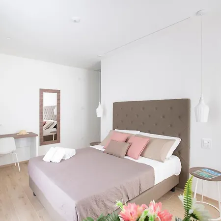 Rais Luxury Couette-café 4*